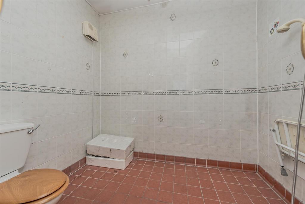 Downstairs Wet Room / WC: