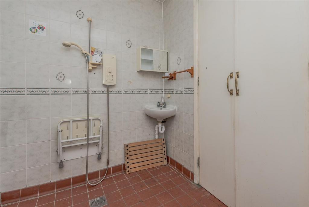 Downstairs Wet Room / WC: