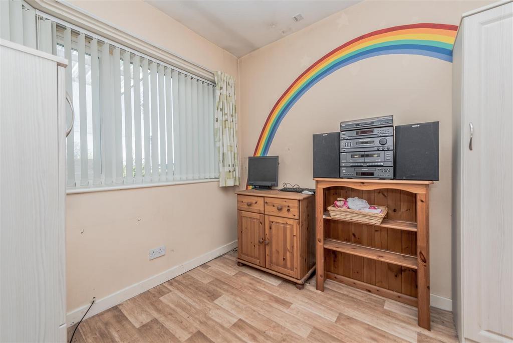 Office Room / Play Room:
