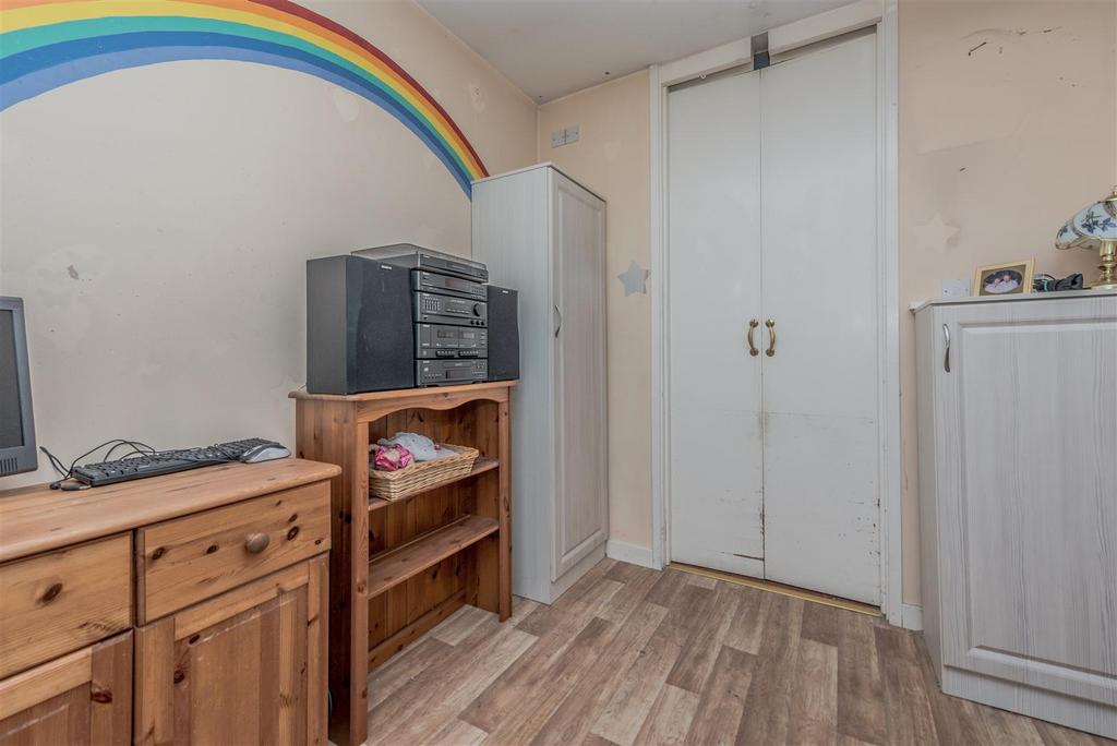 Office Room / Play Room:
