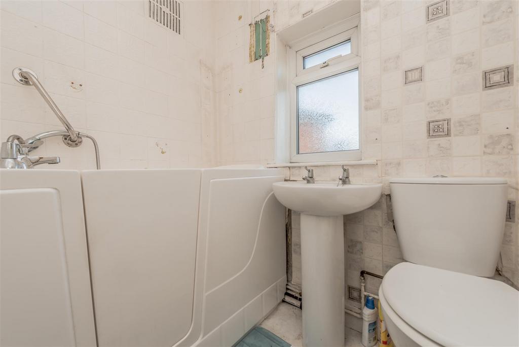 Family Bathroom / WC:
