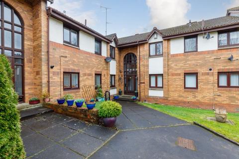 2 bedroom flat for sale, The Paddock, Busby