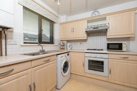 2 bedroom flat for sale, The Paddock, Busby