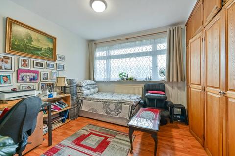 2 bedroom flat for sale, Swallowfield House, Bath Road, TW4, Hounslow, TW4