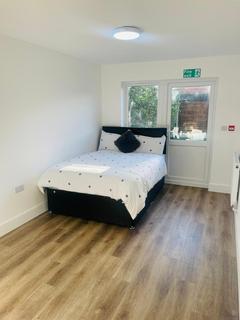 1 bedroom in a house share to rent, North Hyde Road, Hayes UB3