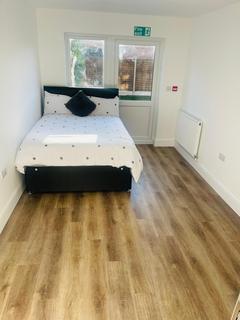 1 bedroom in a house share to rent, North Hyde Road, Hayes UB3