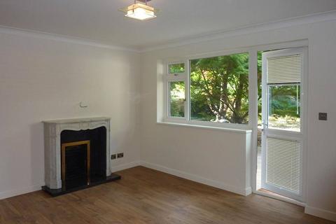 2 bedroom flat for sale, Cumberland Close, St Margarets, Twickenham, TW1