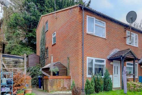 1 bedroom end of terrace house to rent, Westfield Walk, High Wycombe, HP12