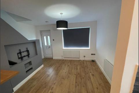 1 bedroom end of terrace house to rent, Westfield Walk, High Wycombe, HP12