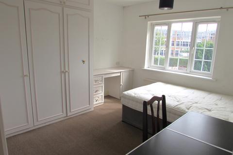 2 bedroom maisonette to rent, Woodcock Hill, Harrow, Middlesex HA3