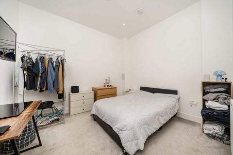 2 bedroom flat to rent, Winchester Street, London W3
