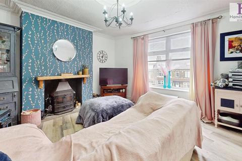 2 bedroom end of terrace house for sale, St. Enochs Road, Bradford