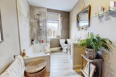 2 bedroom end of terrace house for sale, St. Enochs Road, Bradford