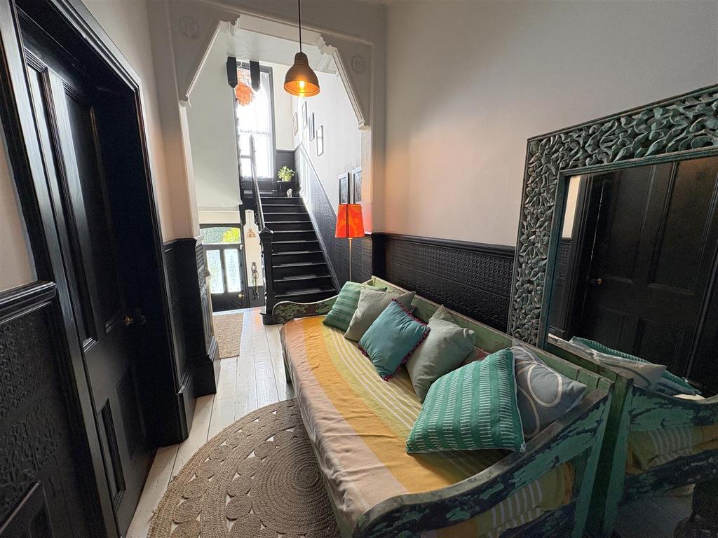 Entrance Vestibule/Hallway