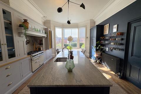 4 bedroom terraced house for sale, Woodland Road, Darlington