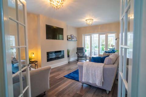 3 bedroom semi-detached house to rent, Grosvenor Road, Southport PR8