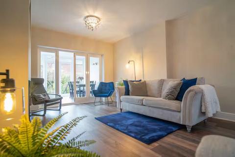 3 bedroom semi-detached house to rent, Grosvenor Road, Southport PR8