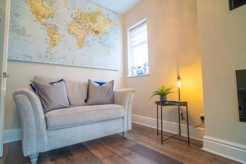 3 bedroom semi-detached house to rent, Grosvenor Road, Southport PR8
