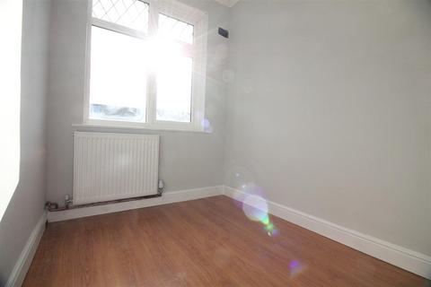 3 bedroom terraced house to rent, Oakleigh Road, Uxbridge