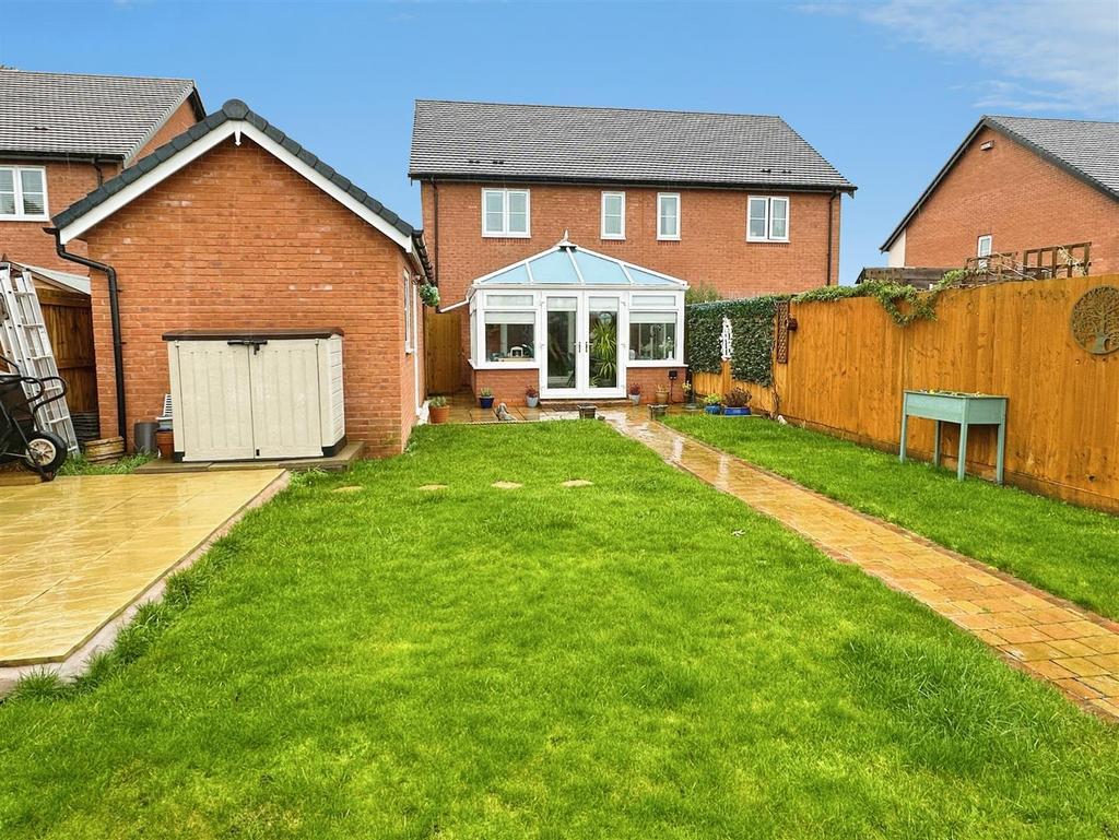Garden to house