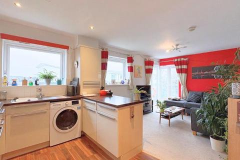 2 bedroom apartment to rent, Mckay Avenue, Torre Marine