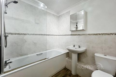 2 bedroom apartment for sale, Newport Road, Aldershot, Hampshire
