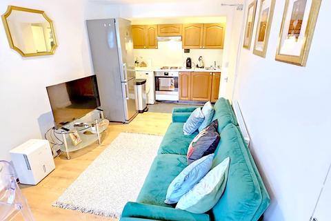 2 bedroom flat to rent, Caledonian Road, London N1