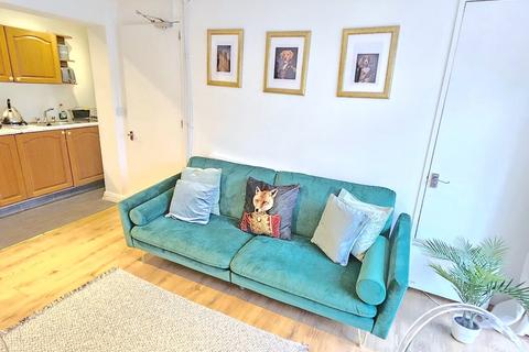 2 bedroom flat to rent, Caledonian Road, London N1