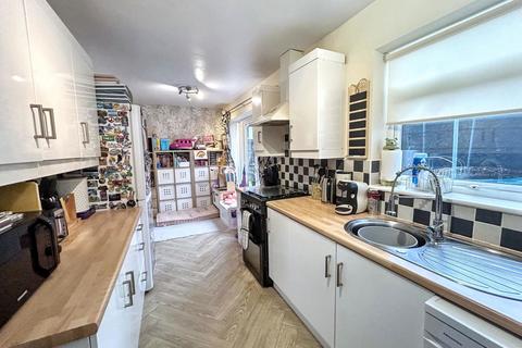 3 bedroom semi-detached house for sale, Clousden Drive, Forest hall, Newcastle upon Tyne, Tyne and Wear, NE12 9DS