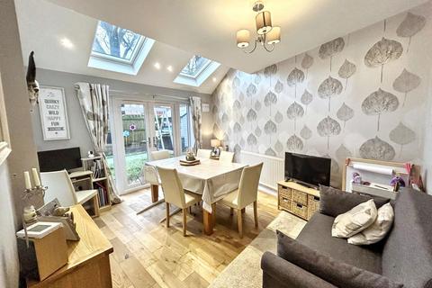 3 bedroom semi-detached house for sale, Clousden Drive, Forest hall, Newcastle upon Tyne, Tyne and Wear, NE12 9DS