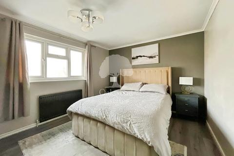 undefined, Fotheringay Gardens, Slough SL1