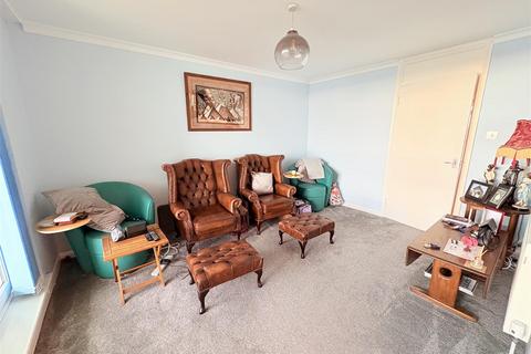 2 bedroom flat for sale, 17-19 Promenade, Lee-On-The-Solent PO13