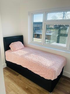 1 bedroom in a house share to rent, North Hyde Road, Hayes UB3