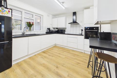 2 bedroom semi-detached house for sale, First Avenue, Walton-On-Thames