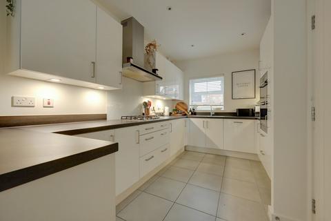 3 bedroom end of terrace house for sale, Curf Way, Burgess Hill, RH15