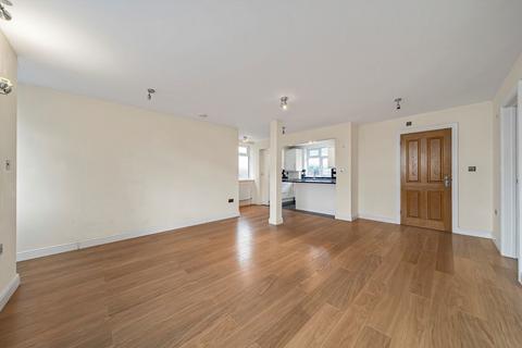 2 bedroom maisonette to rent, Upper Farm Road, West Molesey KT8