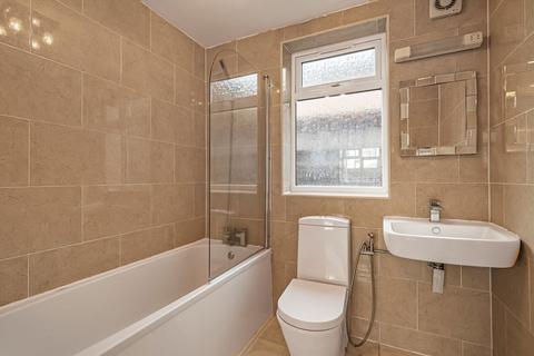 2 bedroom maisonette to rent, Upper Farm Road, West Molesey KT8