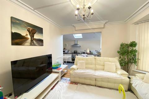 undefined, Jersey Road, Isleworth