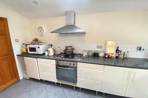 undefined, Jersey Road, Isleworth