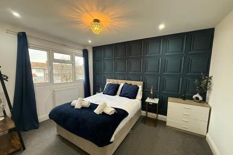 3 bedroom terraced house for sale, Langley,  Berkshire,  SL3,  Langley,  SL3