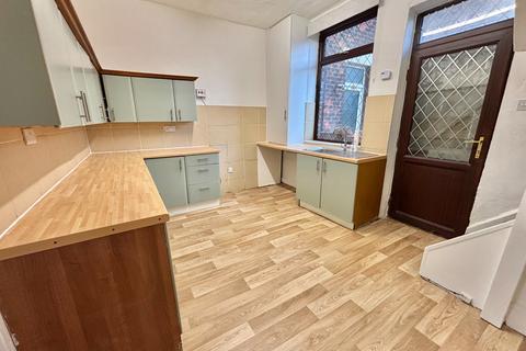 2 bedroom terraced house to rent, Rochdale Road, Shaw, OL2