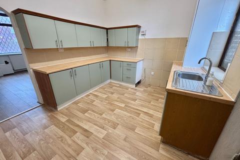 2 bedroom terraced house to rent, Rochdale Road, Shaw, OL2