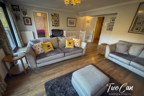 undefined, Commercial Road, Pontardawe SA8
