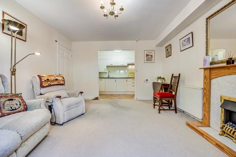 2 bedroom flat for sale, Romford RM1