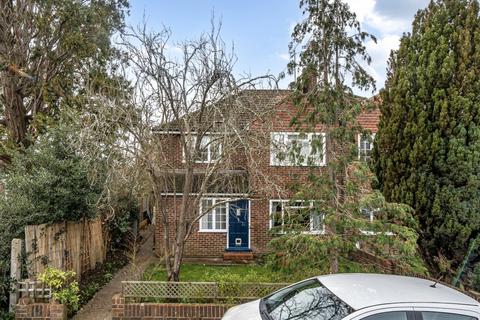 2 bedroom maisonette for sale, Royston Avenue, Byfleet, KT14
