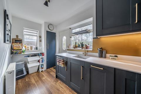 2 bedroom maisonette for sale, Royston Avenue, Byfleet, KT14