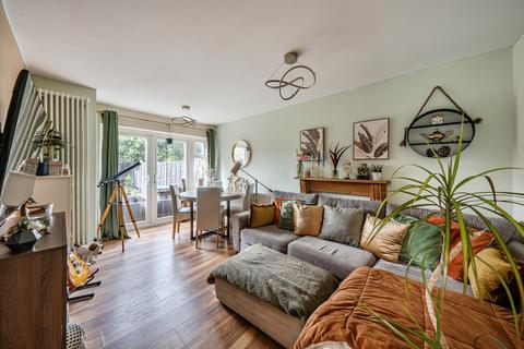 2 bedroom maisonette for sale, Royston Avenue, Byfleet, KT14