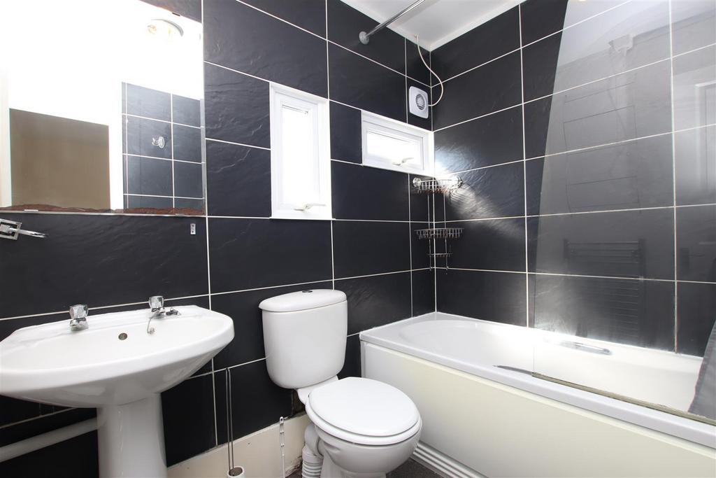Bathroom (2).JPG
