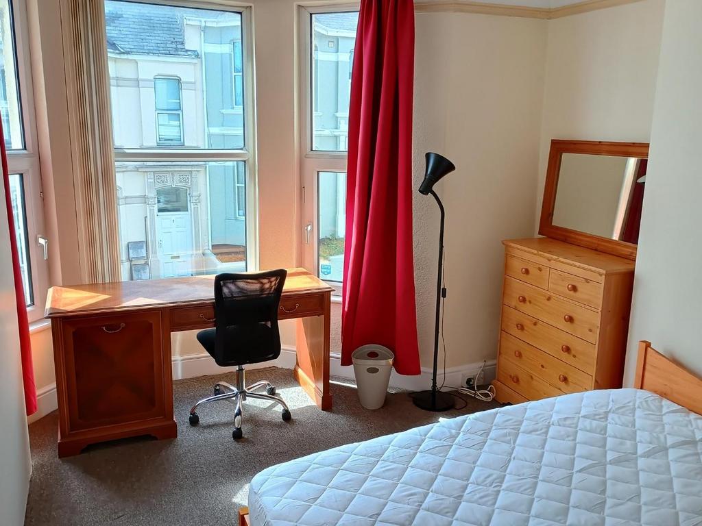 8 Sea View bedroom 1.jpg