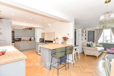 3 bedroom end of terrace house for sale, Manor Road, Southbourne, Hampshire